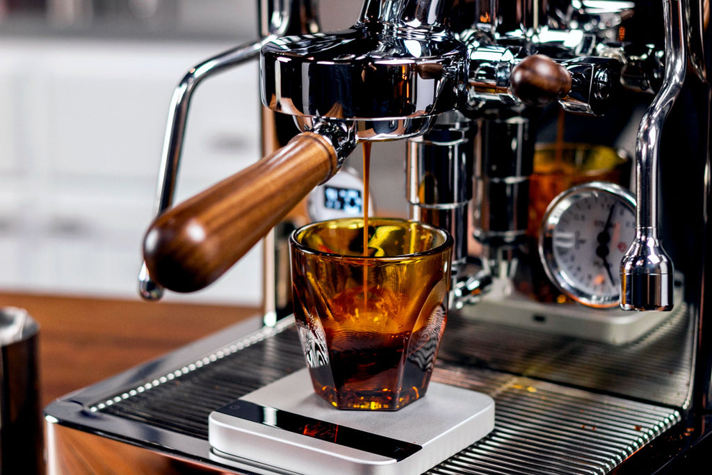 lelit bianca shot pulling close up lifestyle shot by clive coffee