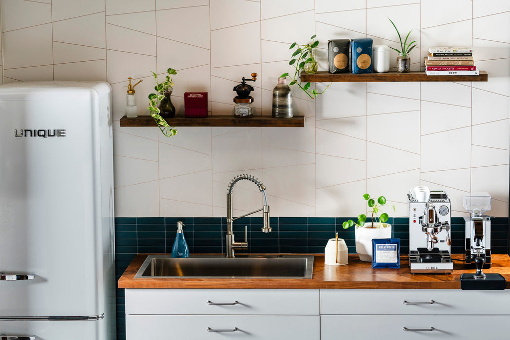 LUCCA Solo lifestyle photo wideshot by clive coffee